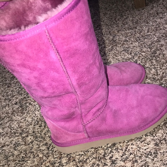 UGG Shoes - 🪬STEAL ALERT 🚨 UGGS Hot Pink Size 6 Mid Rise Boots Excellent Used Condition!